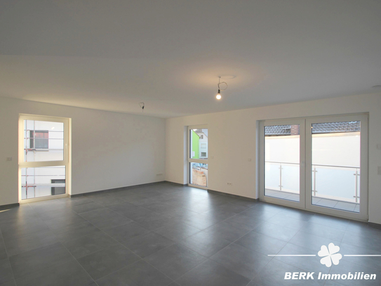 BERK Immobilien - Moderne 3-Zimmerwohnung mit 2 Balkonen + 2 TG-Stpl. in Seligenstadt-OT