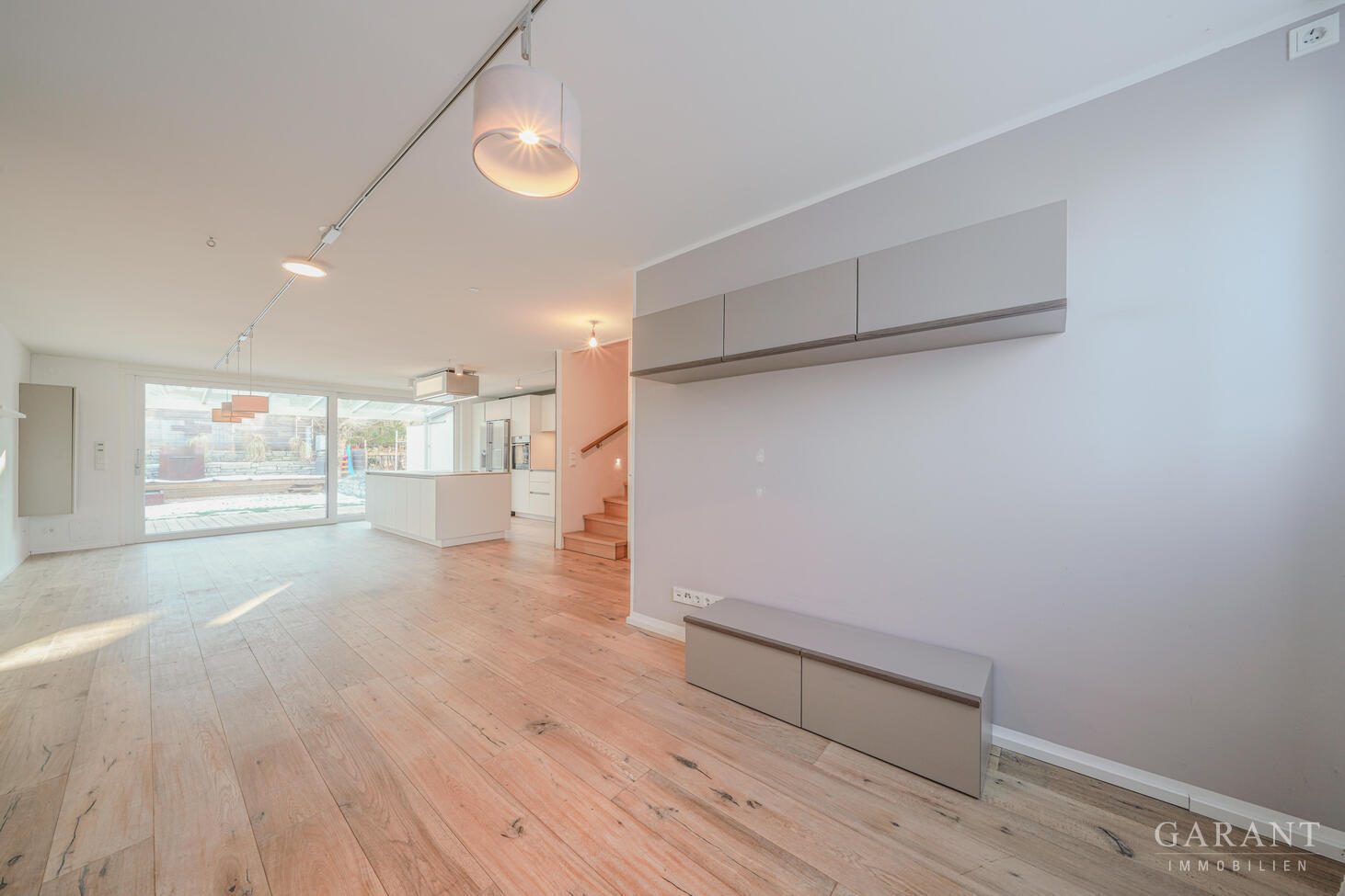Modernes Reihenmittelhaus mit eigenem Pool im Garten – 85604 Zorneding, 85604 Zorneding – Vorschaubild 4