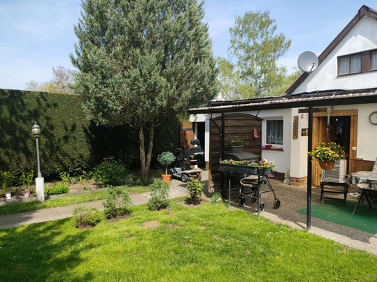 EFH-Bungalow/ Ferienhaus + große Garage + Potenzial für weitere Bebauung von 1-2 MGH/Familienhäuser