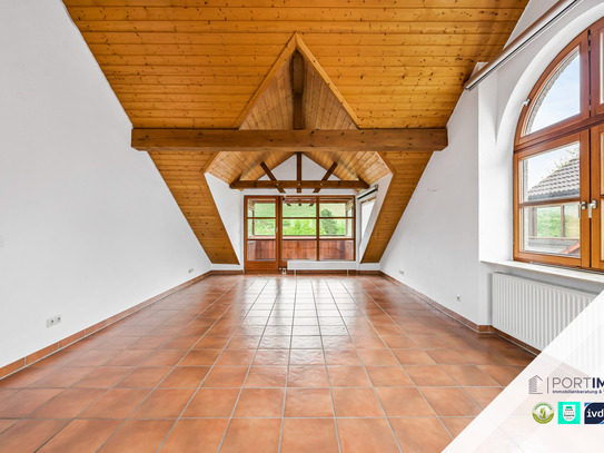 Charmante 2-Zimmer Dachgeschosswohnung mit großer Loggia, Burg und Weinbergblick in Beilstein