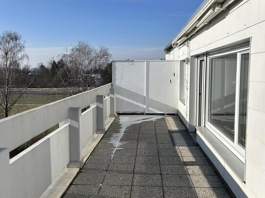 Traumhafte 2 Zimmer-Wohnung mit großer Dachterrasse, Weitblick und Garagenstellplatz