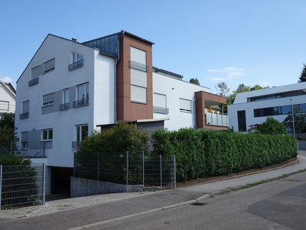 Top Lage in HN-Ost! Traumhafte 3,5-4,5 Zimmer-DG-Wohnung mit 126 m² Norm-Wfl. und Dachterrasse in einem Dreifamilienhaus