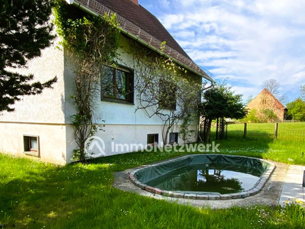 Einfamilienhaus mit Loggia und großem Garten im Grünen