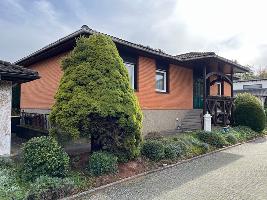 Winkelbungalow in bester Wohnlage von Elsheim mit ausgebautem Untergeschoss.