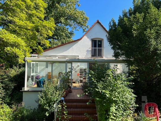 Charmantes 1-Fam.-Haus auf 876m² großen Grundstück in begehrter Hanglage - Sofort frei -