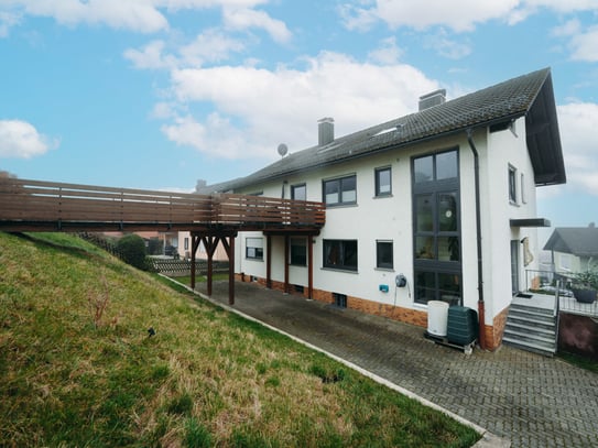 Geräumige 3-Zimmer-Wohnung mit Balkon, Terrasse und direktem Zugang zum Garten