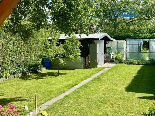 Doppelhaushälfte, Genügend Platz mit Carport, 2 Stellplätze, 2xBalkone und großes Gartengrundstück!