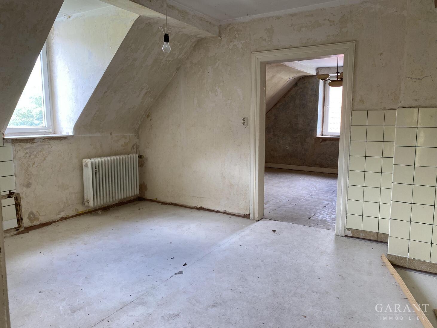 Wer erweckt dieses ältere Einfamilienhaus mit großem Grundstück aus seinem Dornröschenschlaf? – 67661 Kaiserslautern, 67661 Kaiserslautern – Vorschaubild 14