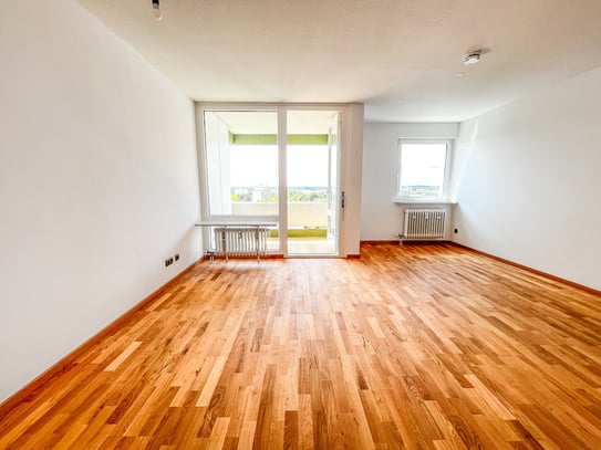 *Helles und großzügiges Apartment mit Balkon im 9. Stock!*