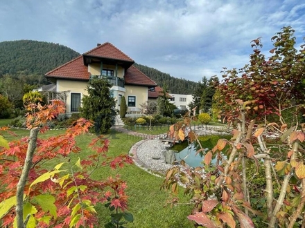 TRAUMHAUS gesucht? Charmantes Anwesen mit wunderschönem Garten und Naturpool