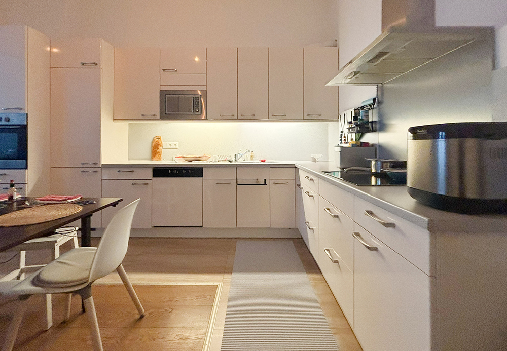 Stuckdecken, Wintergarten, Einbauküche - 3-Zimmer-Wohnung mit besonderer Ausstattung - Photo 3
