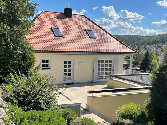 Sonniges Wohnhaus mit Blick über das Maintal, Eltmann ruhige Lage