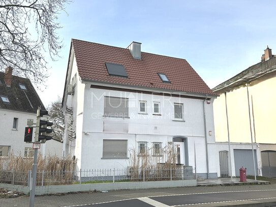 Freistehendes Bürogebäude in bester zentraler Stadtteillage mit Stellplätzen und Garage