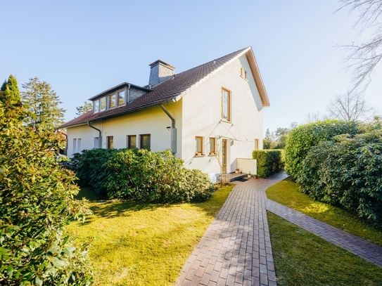 Vom feinsten in bevorzugter Wohnlage! Energetisch aktuelle Doppelhaushälfte mit Garage
