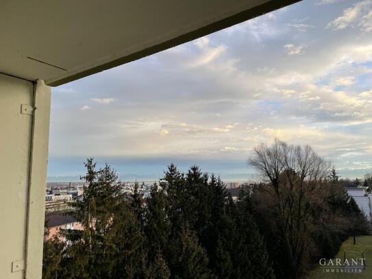 Über den Dächern von Friedrichshafen mit Blick auf den Bodensee