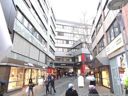 Provisionsfrei für den Mieter! Büro- Praxisflächen im Brand Zentrum gelegen.