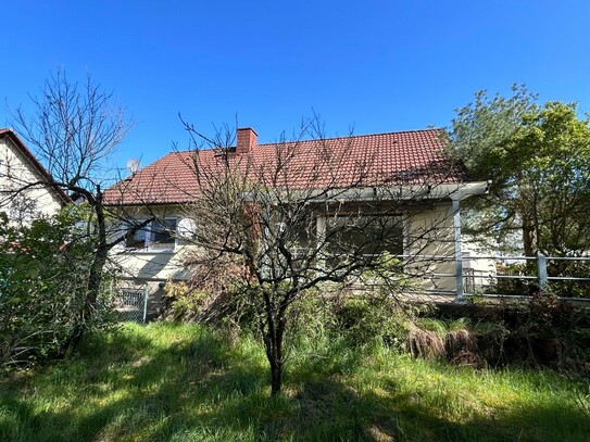 Einfamilienhaus mit idyllischem, großen Grundstück!