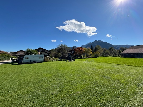 Ruhiges, sonniges, erschlossenes Baugrundstück mit herrlichem Bergblick