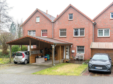 Gepflegtes Reihenmittelhaus mit Carport in Ofenerdiek