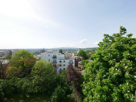 Wohnen mit Stadtblick - großzügige 3 Zi.-Eigentumswohnung in zentraler Lage