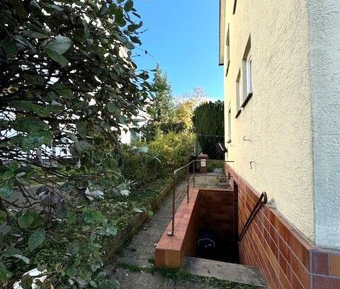 **DHH - 1-2 Familienhaus mit Garten**