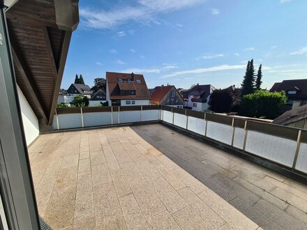 Tolle Dachgeschosswohnung mit gr. Terrasse und Direktzugang zum Aufzug