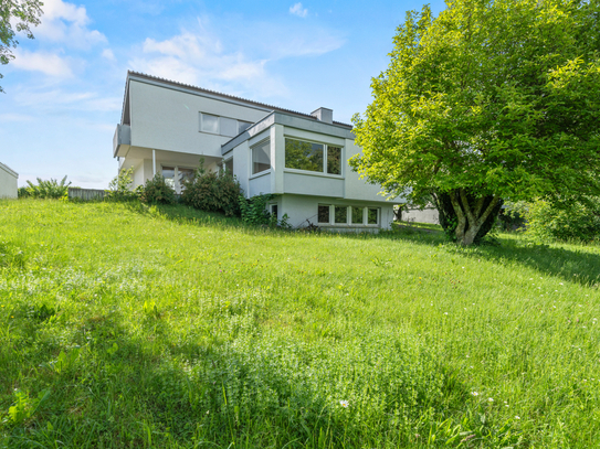 Extravagante Architektur - Eindrucksvolles Wohnhaus mit traumhaftem Gartengrundstück in Altshausen