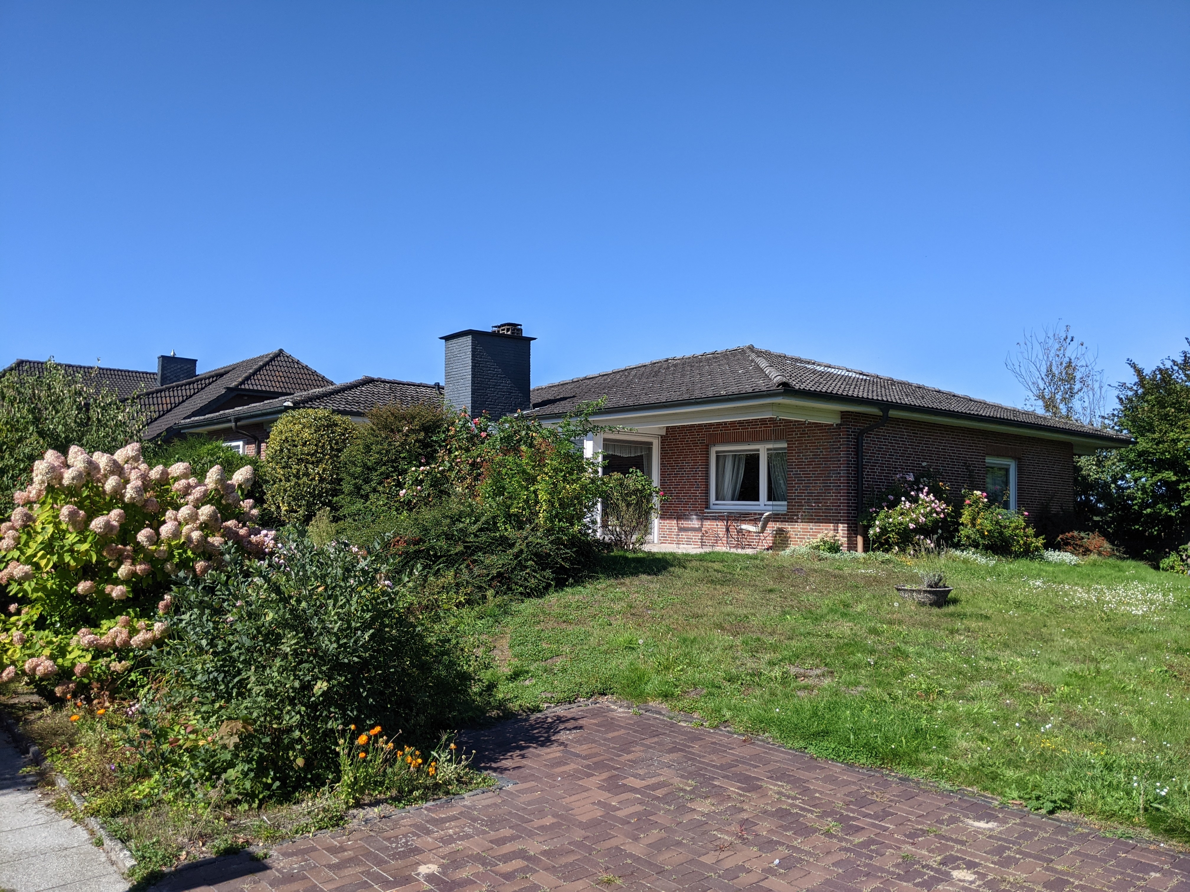 Freistehendes Einfamilienhaus auf Traumgrundstück - Abriss und Neubau oder Sanierung?