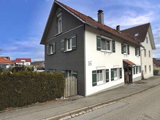 Renoviertes Einfamilienreiheneckhaus mit schönem Garten und Garage in Argenbühl