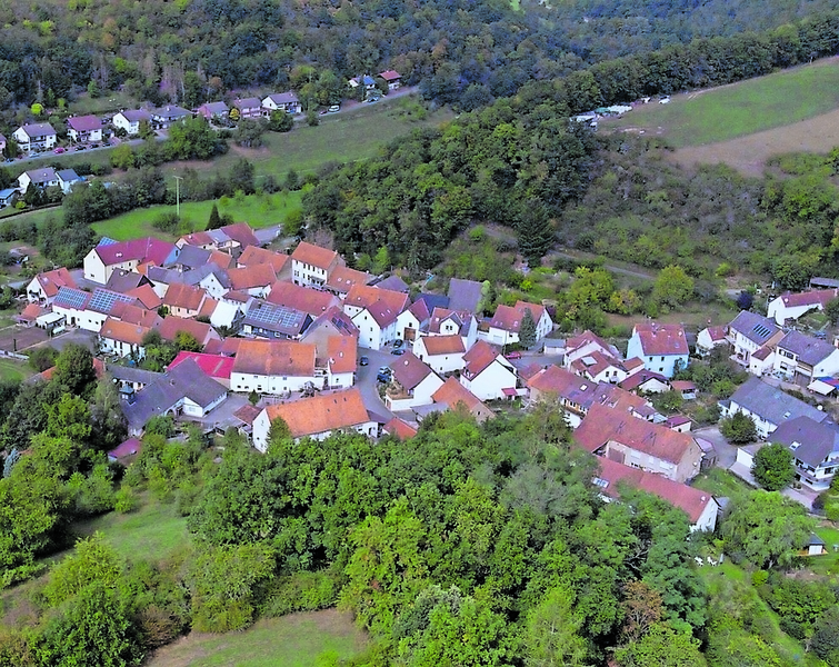 Adenbach aus der Luft gesehen. Foto: Sayer