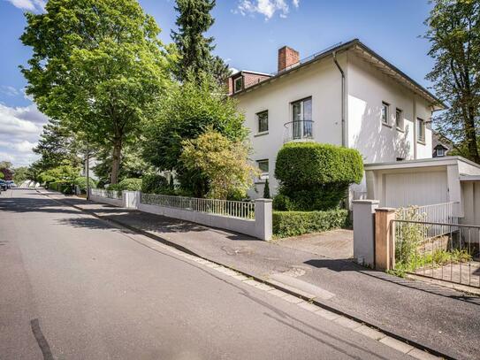 Gepflegte 4-Zimmer-Wohnung mit Mansarde im Komponistenviertel