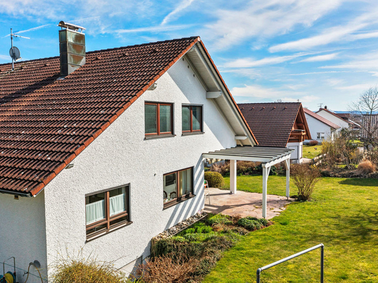 Gepflegtes Ein-/Zweifamilienhaus in schöner Lage von Mochenwangen