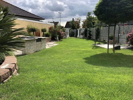 Großzügiger Bungalow mit Einliegerwohnung und Garage in beliebter Lage von Lampertheim