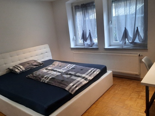 WG Zimmer mit Internet, Gästeküche, Etagendusche/Wc und Waschmaschine