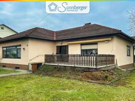 RUBINA – Bungalow mit großem Garten, Pool und Garage in Oberperwend bei Buchkirchen