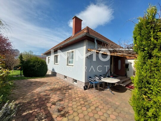 Großzügiger Bungalow auf schönem Eckgrundstück ausbaubar auf 5 Zimmer