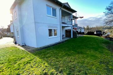 Schöne Maisonette mit Balkon und Garage in einer tollen, ruhigen Lage