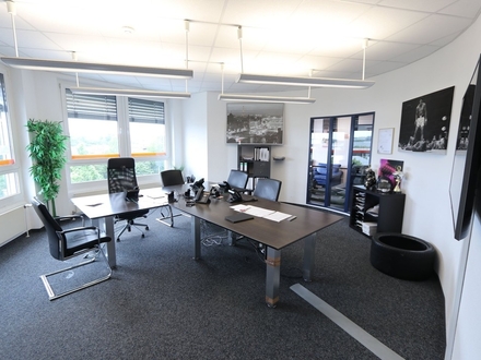 Lichtdurchflutete Bürofläche mit Dachterrasse in kurzer Entfernung zum Flughafen!! Provisionsfrei !!