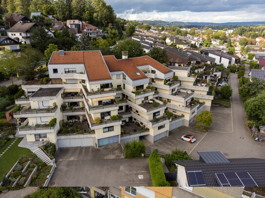 Freundliche 3,5-Zimmer-Wohnung mit umlaufender 31 m² großer Terrasse in Berg bei Ravensburg!