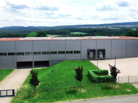 Neuwertige und nachhaltig erbaute Industriehalle im Industriegebiet von Ittersbach