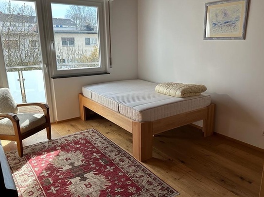 Reiheneckhaus mit Wlan, TV, 2 Schlafzimmer, Wohnzimmer, Küche, Essplatz, Bad, Wc und Garten