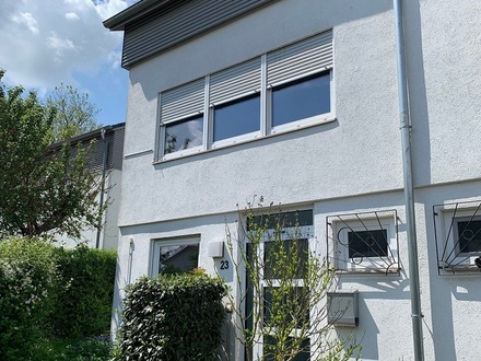 Gepflegte Doppelhaushälfte mit ca. 150 m² Wfl., Westterrasse und Garten in ruhiger Wohnlage von Heilbronn-Kirchhausen