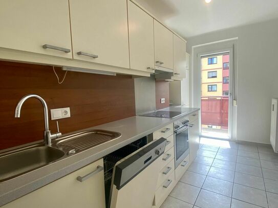 Befristet vermietete, sonnige 2-Zimmer Wohnung inkl. Küche & Balkon! Provisionsfrei für den Käufer!
