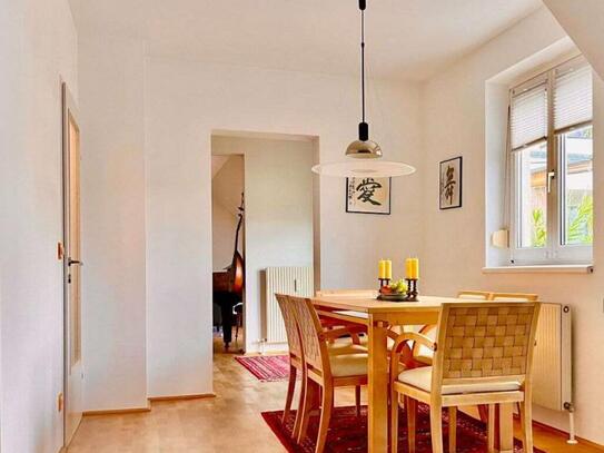 PROVISIONSFREI Stilvolle, weitläufige Dachgeschosswohnung, Wnfl. 143 m², mit Terrasse, 16m2, auf einer Ebene in Ruhelag…