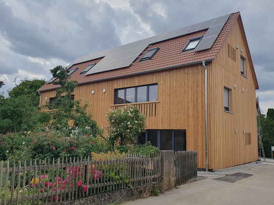 Großzügige 3,5-Zimmer Neubauwohnung in Niedrigenergie-Holzhaus