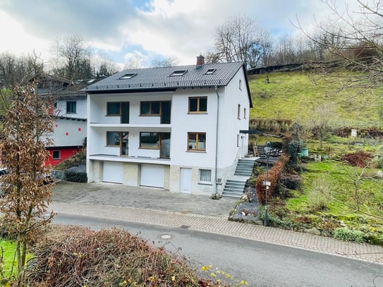 ERSTBEZUG NACH SANIERUNG Lichtdurchflutete Eigentumswohnung mit Freisitz und Balkon