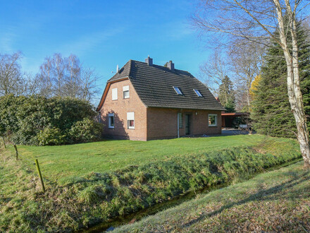 6248 - Wohnhaus in idyllischer Lage mit Nebengebäude und ca. 1,3 ha Grünland!