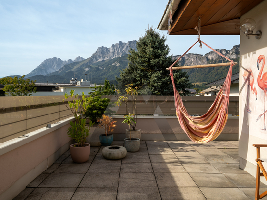 Helle Dachgeschoss Maisonette mit Kaiser- & Hornblick