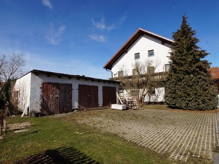 Sanierungsbedürftiges Bauernhaus mit großem Grundstück