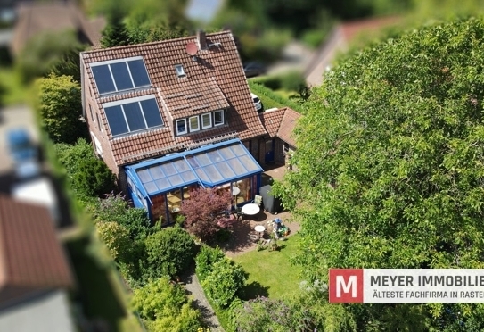 Zweifamilienhaus mit Wintergarten und großem Gartengrundstück Nähe Schloßpark in Rastede (Objekt-Nr.: 6423)